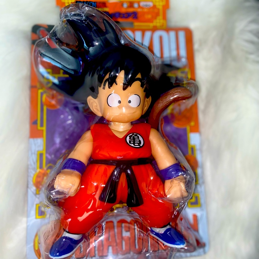 Kid Goku figure